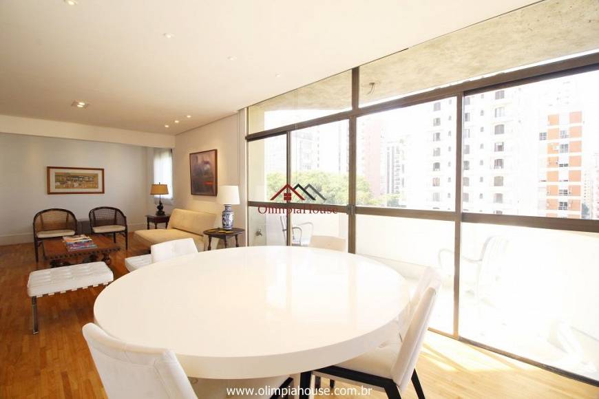 Foto 1 de Apartamento com 2 Quartos à venda, 135m² em Cerqueira César, São Paulo