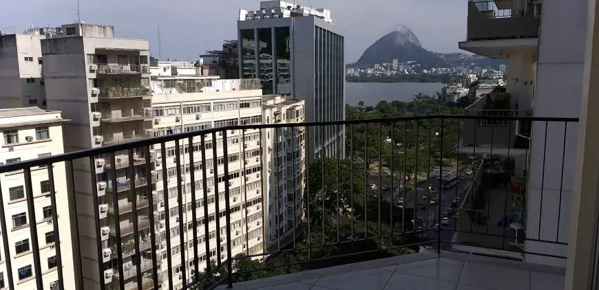 Foto 1 de Apartamento com 2 Quartos à venda, 75m² em Humaitá, Rio de Janeiro