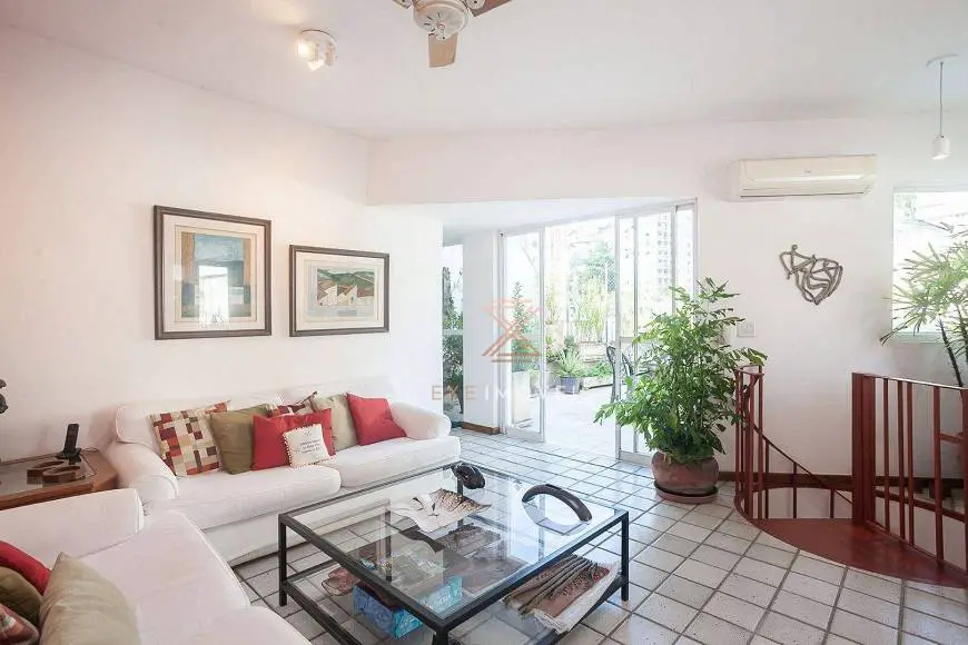 Foto 2 de Apartamento com 2 Quartos à venda, 192m² em Lagoa, Rio de Janeiro