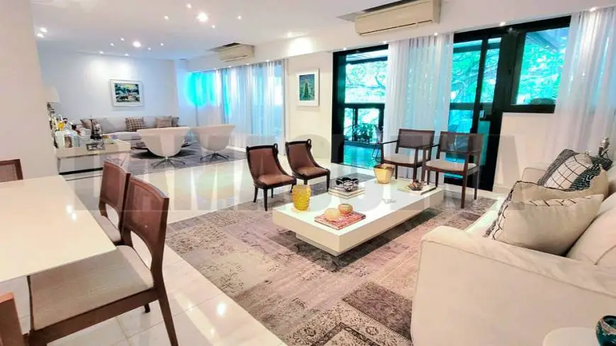 Foto 1 de Apartamento com 3 Quartos à venda, 214m² em Leblon, Rio de Janeiro