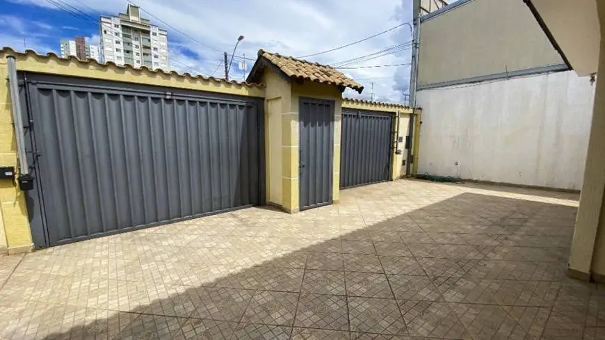 Foto 1 de Casa com 4 Quartos à venda, 271m² em Jardim América, Goiânia