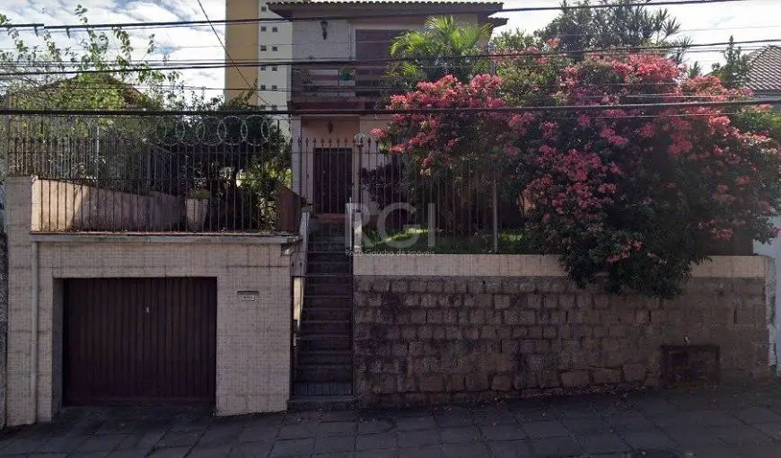 Foto 1 de Casa com 5 Quartos à venda, 207m² em Santo Antônio, Porto Alegre