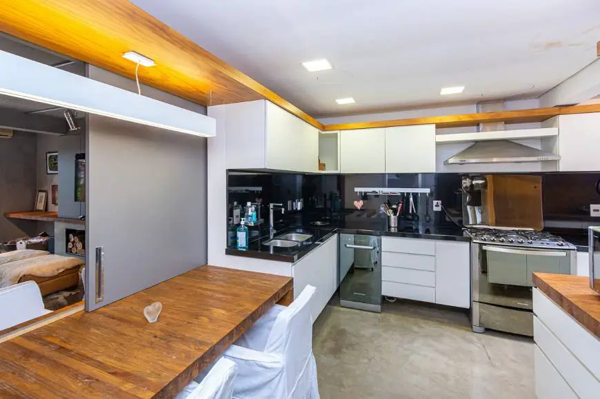 Foto 5 de Casa de Condomínio com 4 Quartos à venda, 330m² em Três Figueiras, Porto Alegre