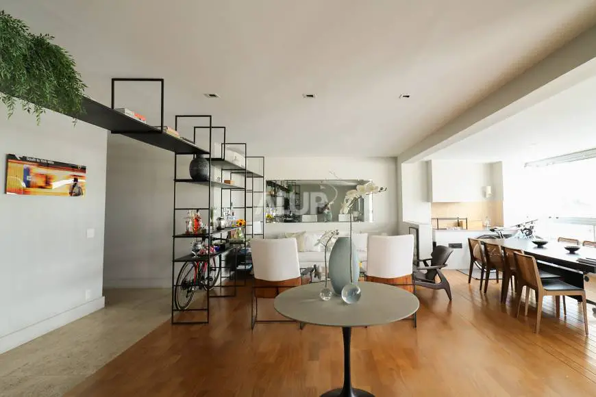 Foto 2 de Apartamento com 3 Quartos para venda ou aluguel, 188m² em Itaim Bibi, São Paulo