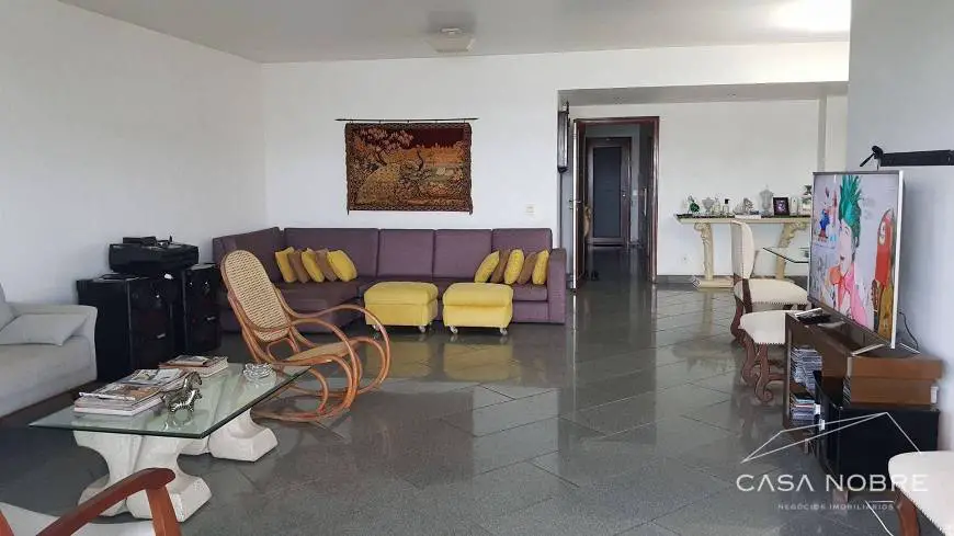 Foto 2 de Apartamento com 4 Quartos para venda ou aluguel, 260m² em Praia do Canto, Vitória