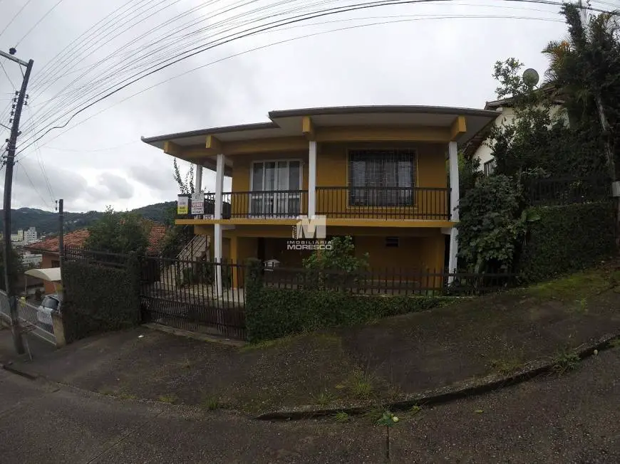 Foto 1 de Casa com 3 Quartos para alugar, 135m² em Águas Claras, Brusque