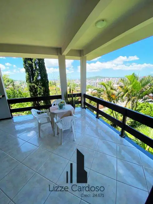 Foto 1 de Casa com 3 Quartos à venda, 510m² em Mina Brasil, Criciúma