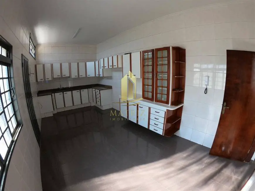 Foto 1 de Casa com 3 Quartos para alugar, 236m² em São José, Franca