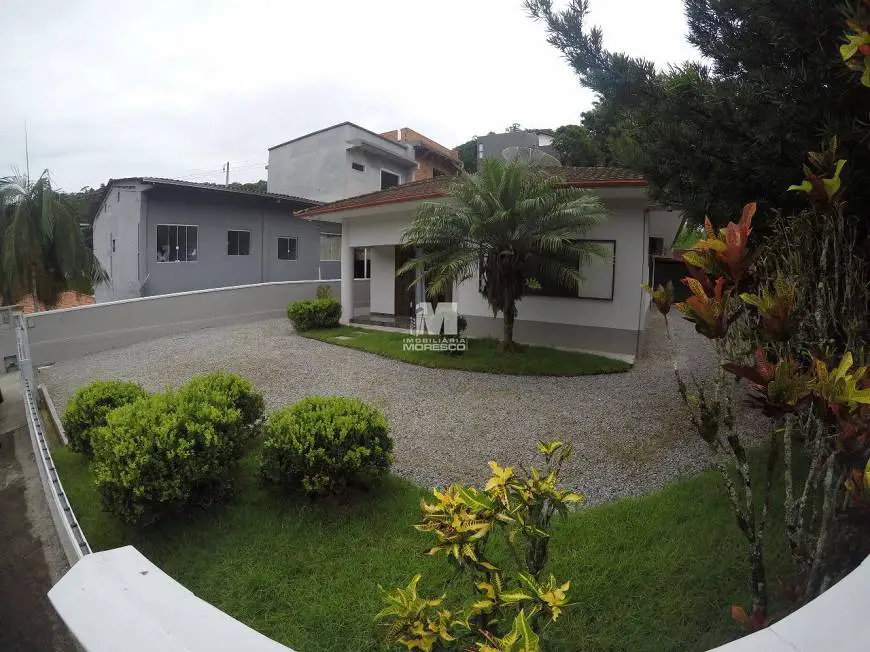 Foto 1 de Casa com 3 Quartos para alugar, 150m² em São Pedro, Brusque