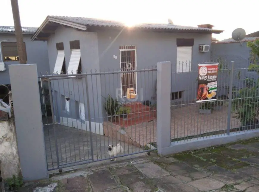 Foto 2 de Casa com 4 Quartos à venda, 200m² em Jardim Floresta, Porto Alegre