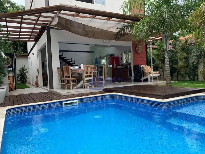 Foto 1 de Casa com 4 Quartos para venda ou aluguel, 200m² em Praia de Juquehy, São Sebastião