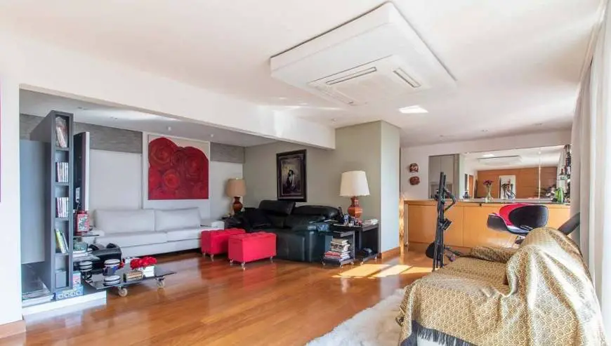 Foto 1 de Apartamento com 2 Quartos para alugar, 200m² em Cerqueira César, São Paulo