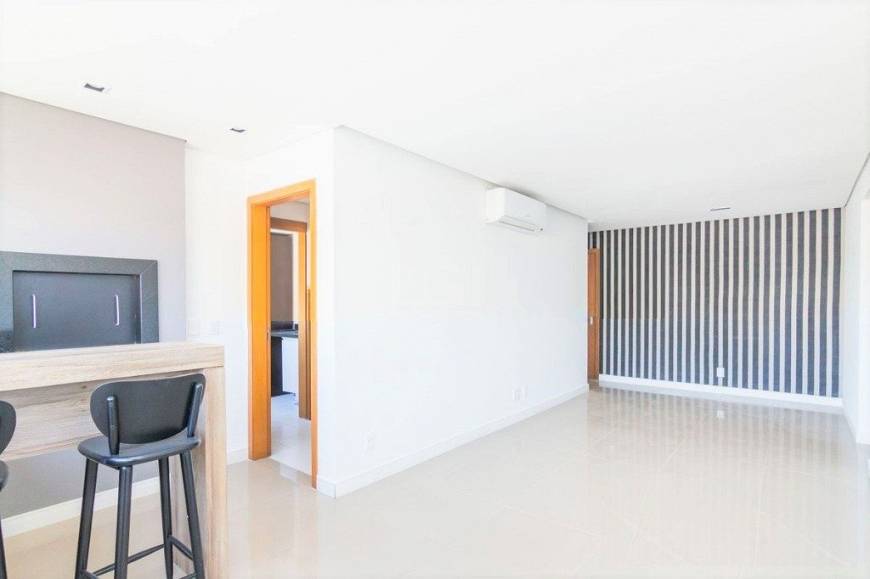 Foto 2 de Apartamento com 2 Quartos à venda, 75m² em Chácara das Pedras, Porto Alegre