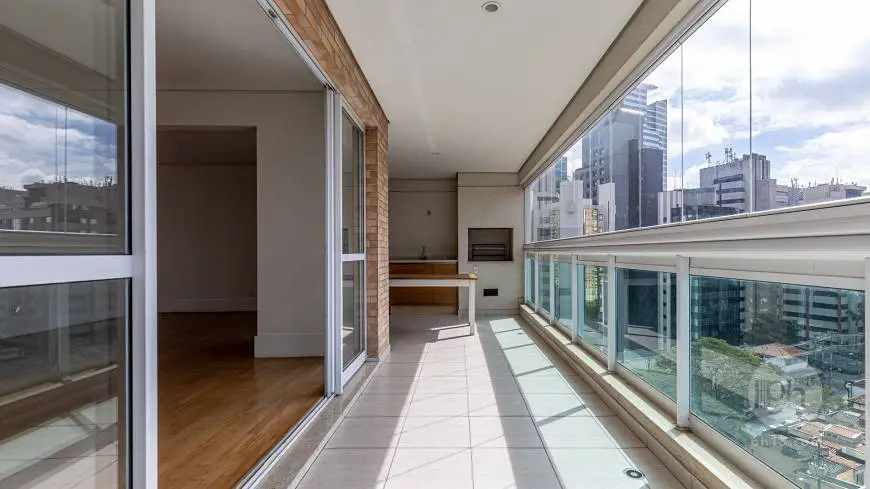 Foto 1 de Apartamento com 3 Quartos para venda ou aluguel, 240m² em Brooklin, São Paulo