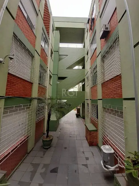 Foto 2 de Apartamento com 3 Quartos à venda, 62m² em Cristal, Porto Alegre