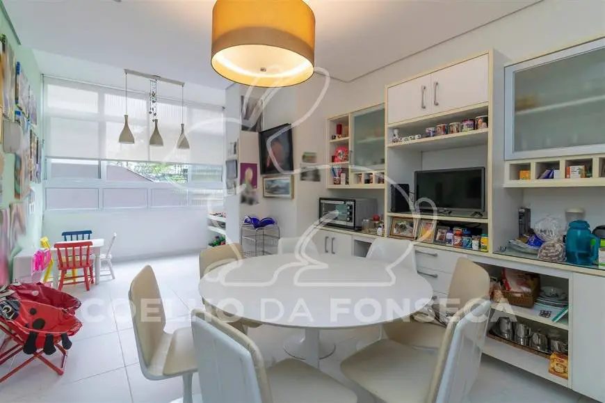 Foto 1 de Apartamento com 4 Quartos à venda, 242m² em Higienópolis, São Paulo