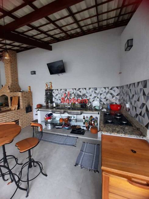 Foto 2 de Casa com 3 Quartos à venda, 360m² em Piratininga, Niterói