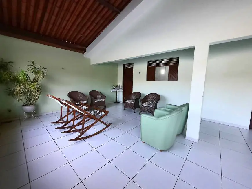 Foto 1 de Casa com 4 Quartos à venda, 150m² em Candelária, Natal