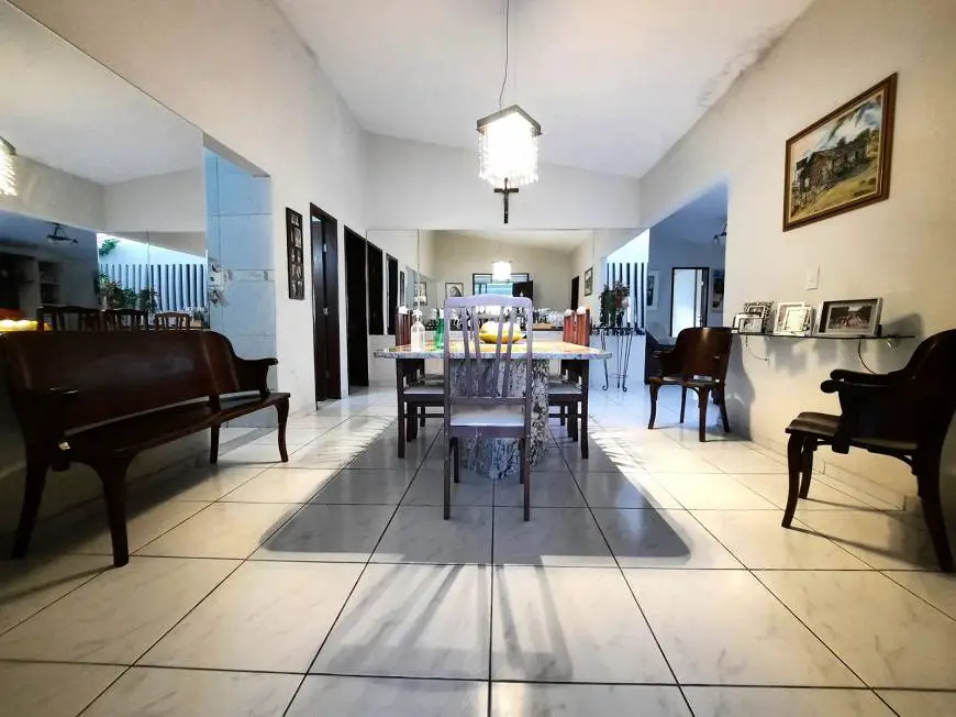 Foto 4 de Casa com 4 Quartos à venda, 150m² em Candelária, Natal