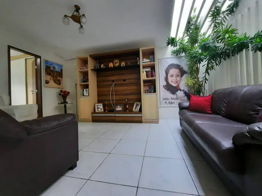 Foto 5 de Casa com 4 Quartos à venda, 150m² em Candelária, Natal
