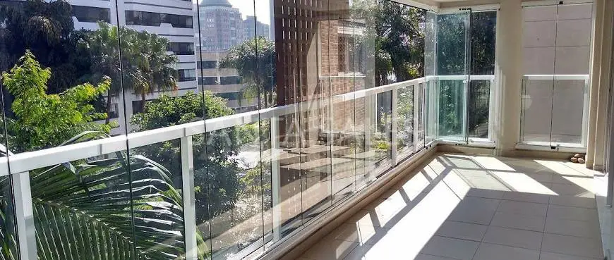 Foto 3 de Apartamento com 4 Quartos para alugar, 240m² em Chácara Santo Antônio, São Paulo
