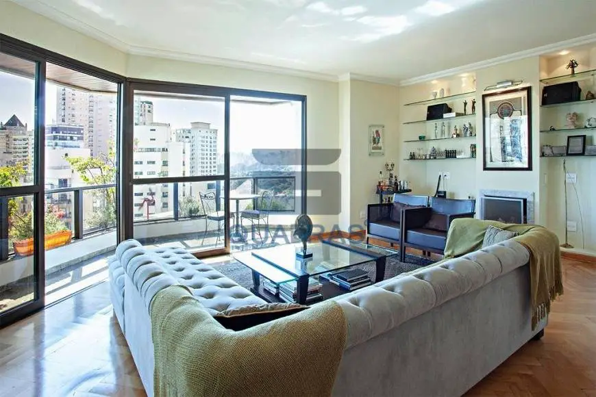 Foto 1 de Apartamento com 4 Quartos para venda ou aluguel, 247m² em Moema, São Paulo