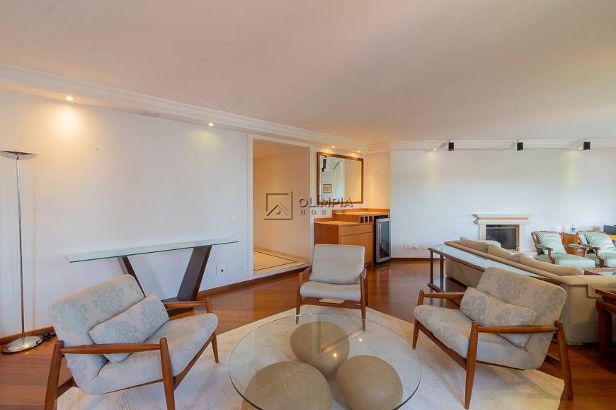 Foto 4 de Apartamento com 4 Quartos para alugar, 250m² em Moema, São Paulo