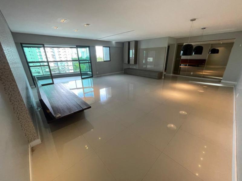 Foto 3 de Apartamento com 4 Quartos à venda, 175m² em Monteiro, Recife