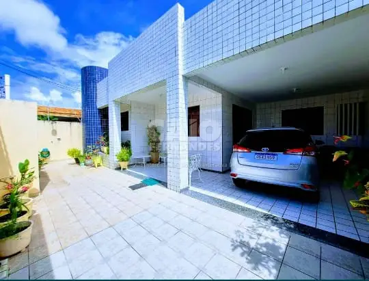Foto 1 de Casa com 3 Quartos à venda, 288m² em Candelária, Natal