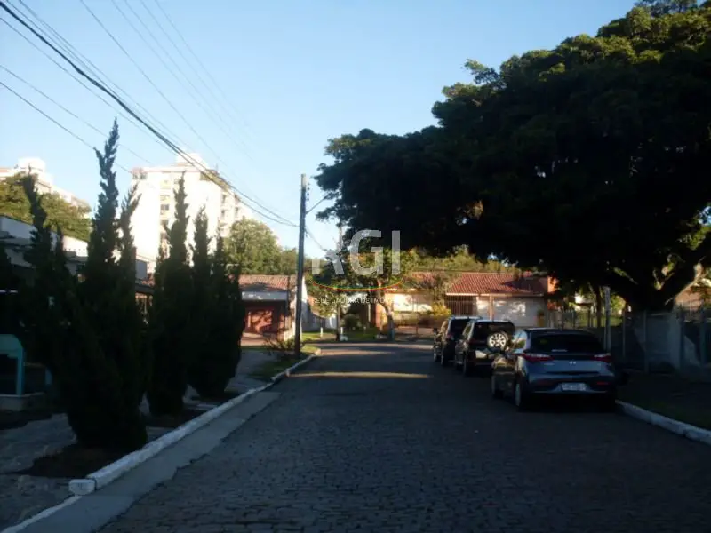 Foto 1 de Casa com 4 Quartos à venda, 200m² em Jardim Lindóia, Porto Alegre