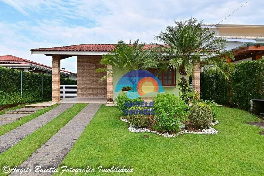 Foto 1 de Casa de Condomínio com 3 Quartos para alugar, 151m² em Bougainvillee II, Peruíbe