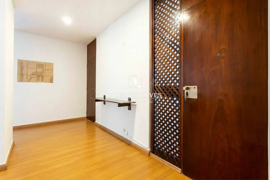Foto 4 de Apartamento com 3 Quartos para alugar, 200m² em Bela Vista, São Paulo