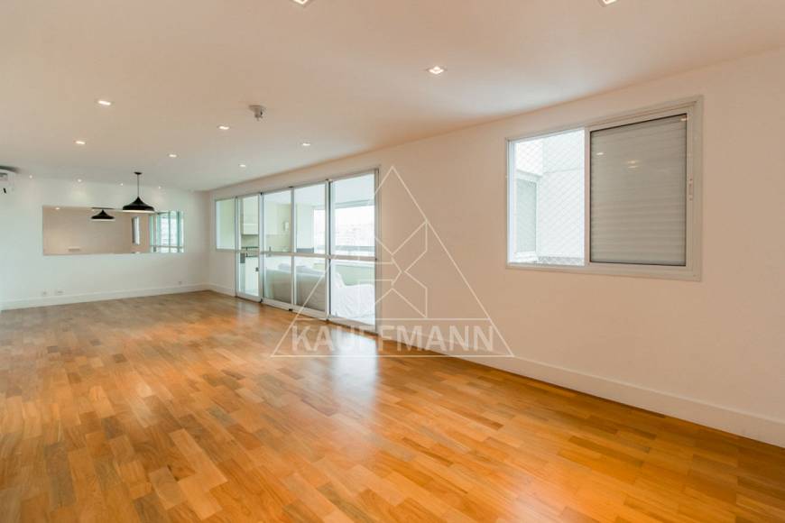 Foto 3 de Apartamento com 3 Quartos para venda ou aluguel, 188m² em Itaim Bibi, São Paulo