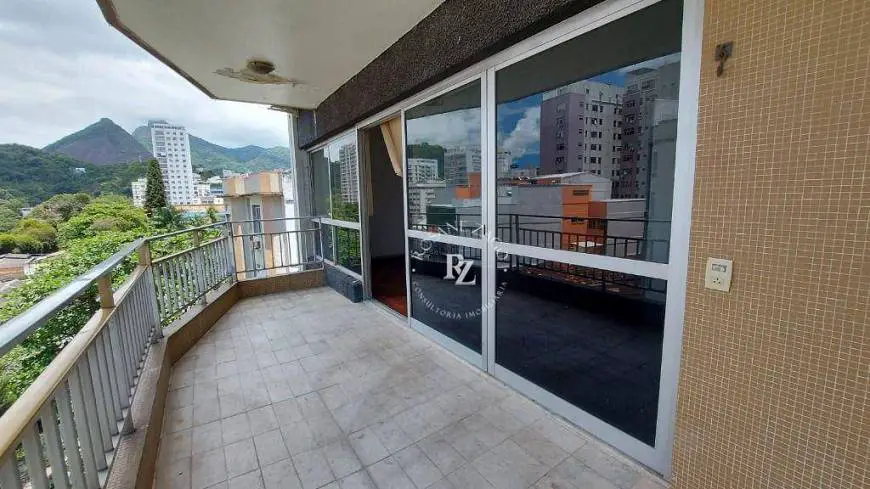 Foto 2 de Apartamento com 3 Quartos à venda, 140m² em Laranjeiras, Rio de Janeiro