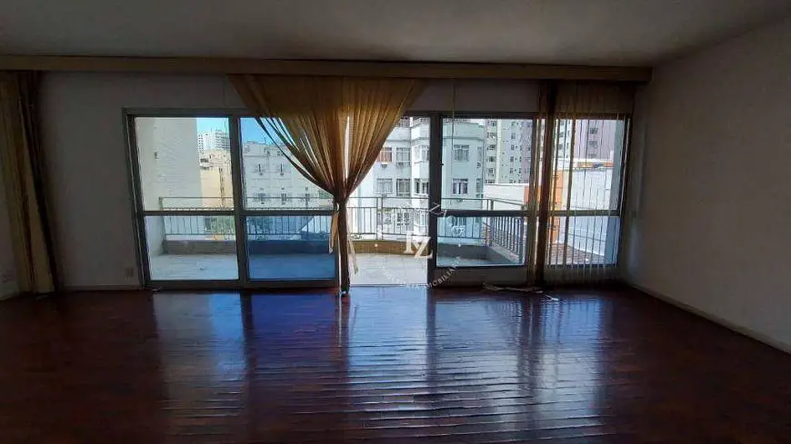 Foto 4 de Apartamento com 3 Quartos à venda, 140m² em Laranjeiras, Rio de Janeiro