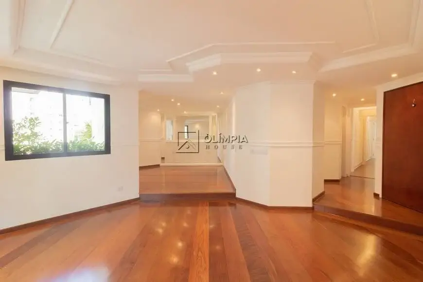 Foto 1 de Apartamento com 3 Quartos para alugar, 160m² em Moema, São Paulo