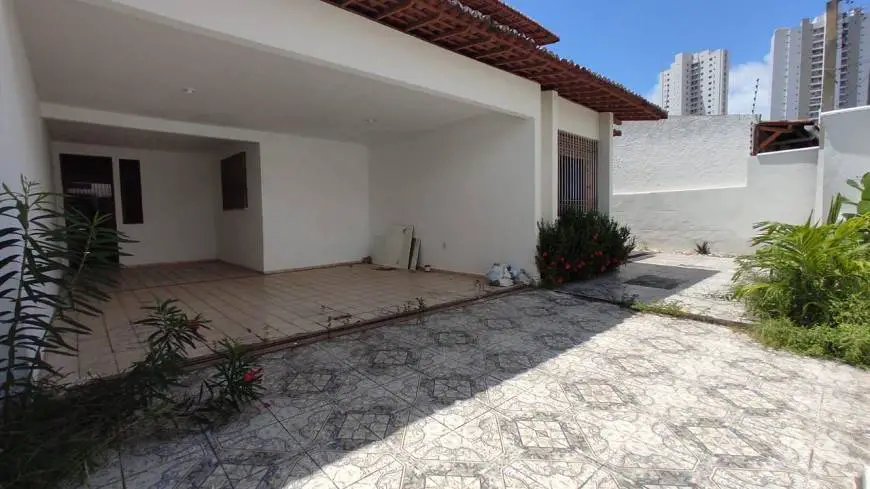 Foto 1 de Casa com 4 Quartos para alugar, 391m² em Dix-sept Rosado, Natal