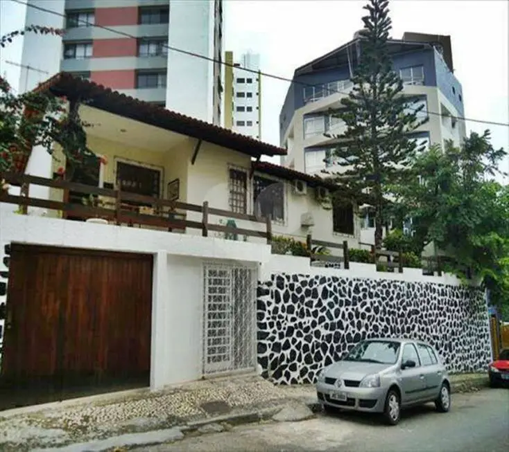 Foto 1 de Casa com 4 Quartos à venda, 376m² em Jardim Apipema, Salvador