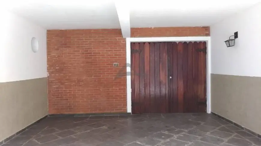 Foto 2 de Casa com 4 Quartos para venda ou aluguel, 244m² em Vila Nogueira, Campinas