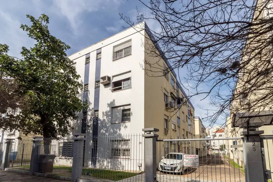 Foto 2 de Apartamento com 1 Quarto para alugar, 49m² em Passo da Areia, Porto Alegre