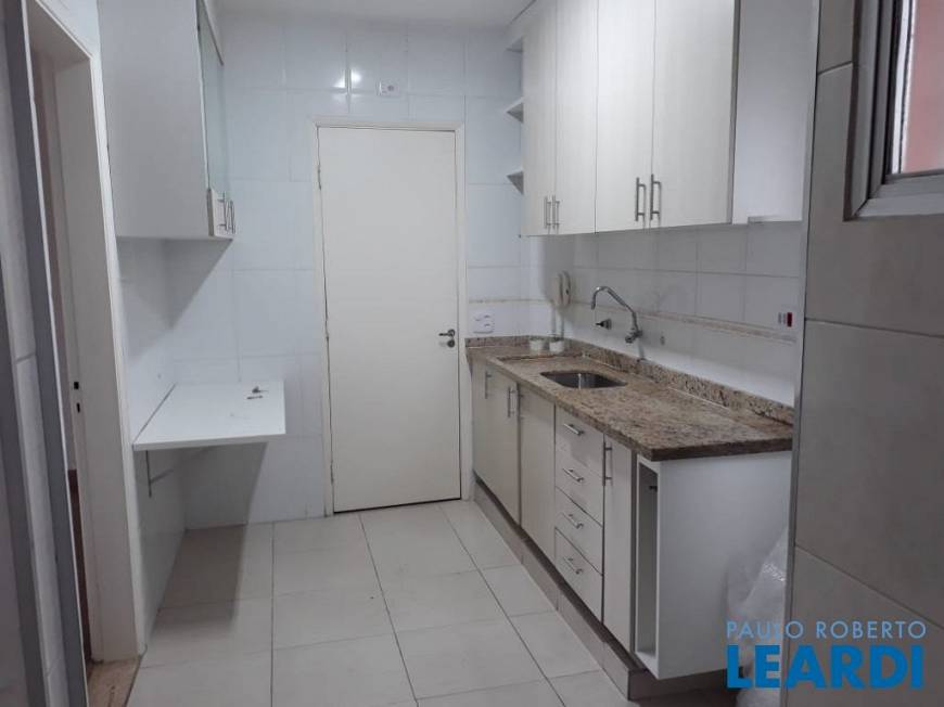 Foto 3 de Apartamento com 3 Quartos à venda, 80m² em Santo Amaro, São Paulo