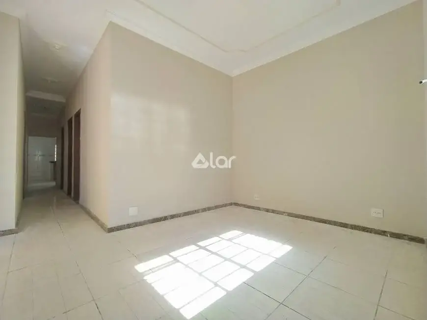 Foto 1 de Casa com 3 Quartos para alugar, 200m² em Campo Alegre, Belo Horizonte
