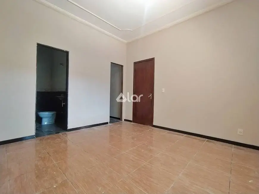 Foto 4 de Casa com 3 Quartos para alugar, 200m² em Campo Alegre, Belo Horizonte