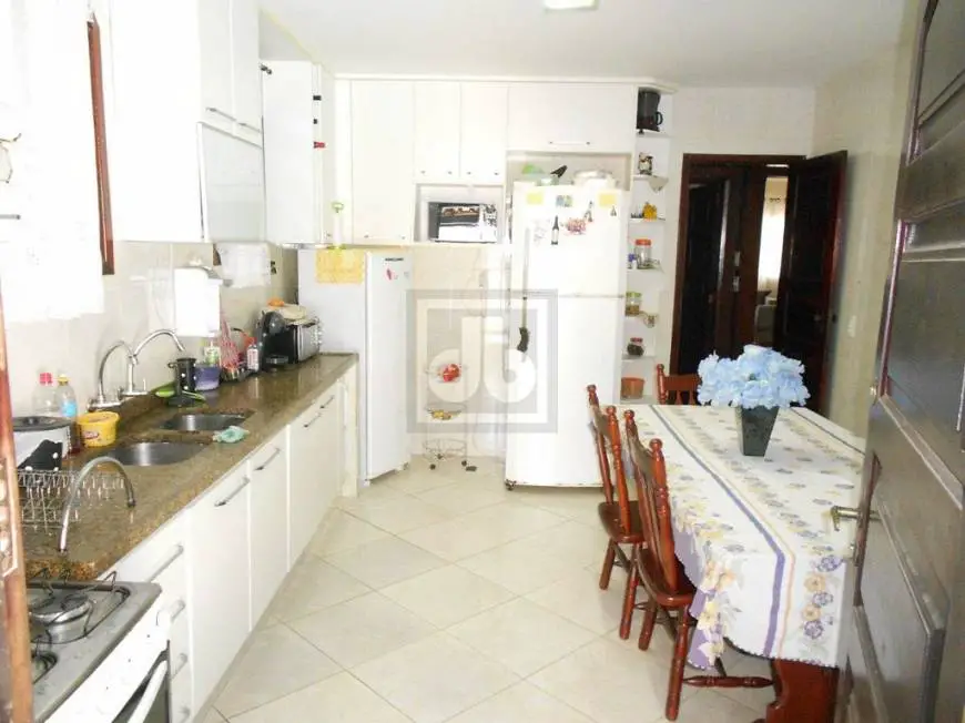 Foto 3 de Casa de Condomínio com 3 Quartos à venda, 329m² em Jacarepaguá, Rio de Janeiro