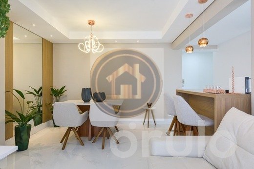 Foto 2 de Apartamento com 2 Quartos à venda, 65m² em Boa Vista, Porto Alegre