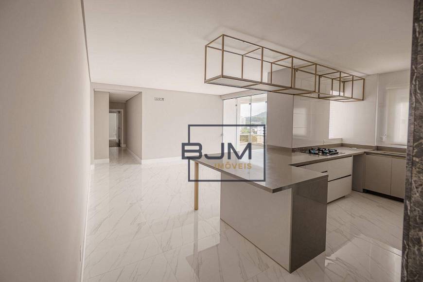 Foto 1 de Apartamento com 3 Quartos à venda, 131m² em Anita Garibaldi, Joinville