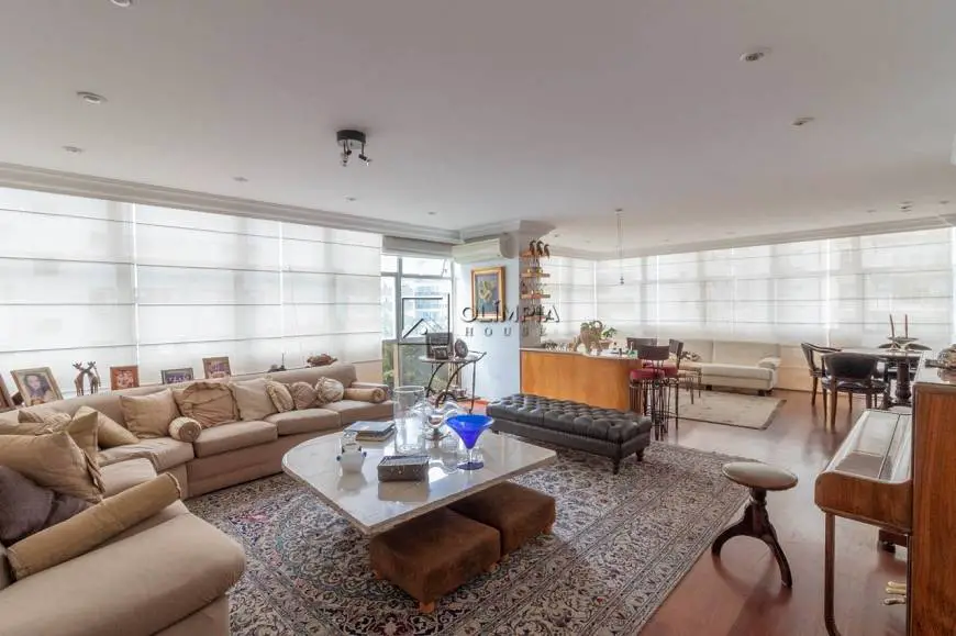 Foto 2 de Apartamento com 3 Quartos para alugar, 240m² em Higienópolis, São Paulo