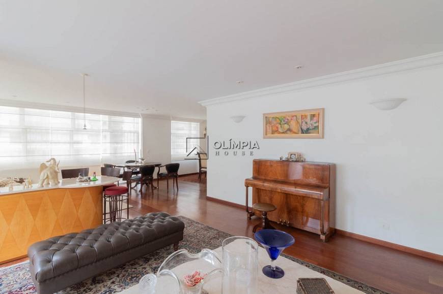 Foto 3 de Apartamento com 3 Quartos para alugar, 240m² em Higienópolis, São Paulo