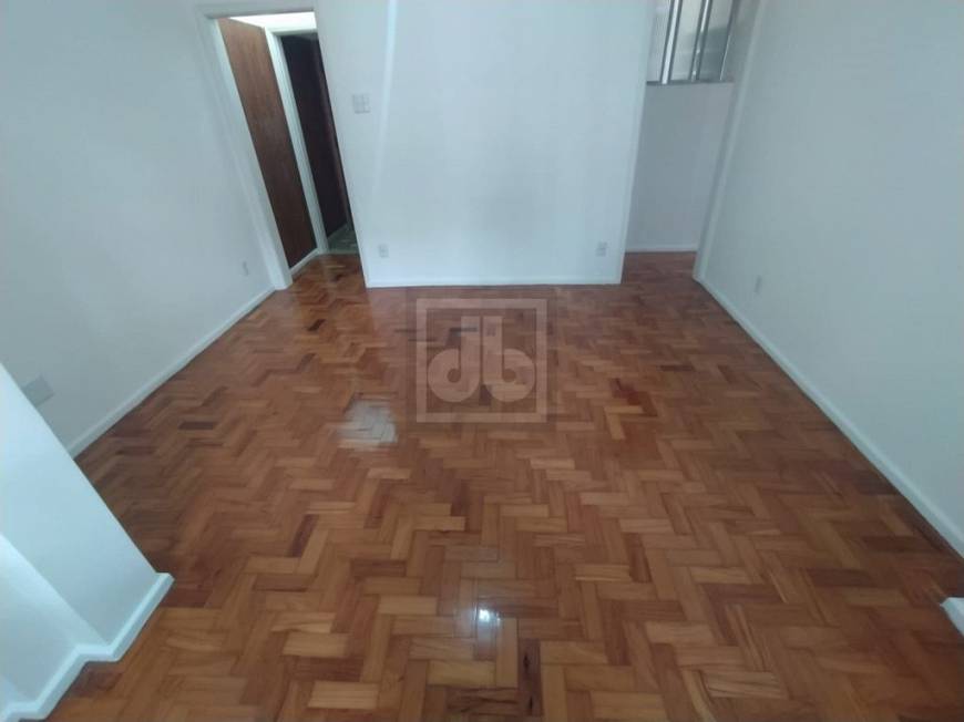 Foto 3 de Apartamento com 3 Quartos para alugar, 75m² em Laranjeiras, Rio de Janeiro