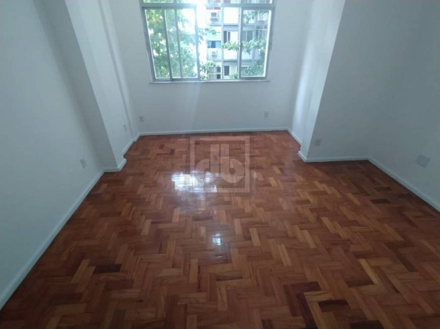 Foto 4 de Apartamento com 3 Quartos para alugar, 75m² em Laranjeiras, Rio de Janeiro